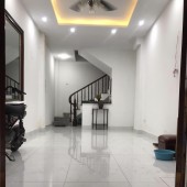Bán nhà Đại Từ, Diện tích 35m2, 5 tầng, kinh doanh , ô tô đỗ cửa.