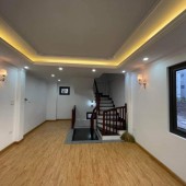 NHÀ MỚI ĐÉT KINH DOANH, TƯ ĐÌNH, BÁT KHỐI, 5TẦNG. MT 5M. S 56M. NGÕ Ô TÔ. CHỈ  5.2 TỶ