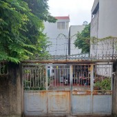 Thạch Bàn 52m2 C4 giá giao động 2.8tỷNhà Cty mình bán hiện trạng nhà C4 chủ sử dụng 2 ngủ ,nhà cách phố chính tầm 100m . Ngõ thông TĐC , Toà Chung Cư