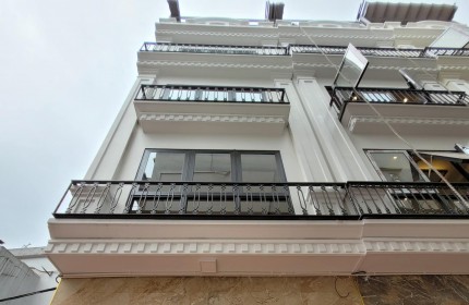 Bán nhà ngõ 5, Hoàng Quốc Việt, 46m2, 3.9 tỷ.