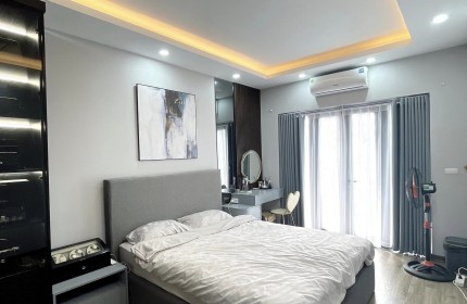 BÁN NHÀ CẦU GIẤY - PHÂN LÔ - 30M RA Ô TÔ - NHÀ ĐẸP Ở LUÔN - 42M2 GIÁ CHỈ 5 TỶ