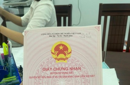 Cần chuyển nhượng nền 12x25, sổ sẵn, FULL TC.