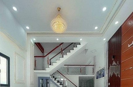 Bán Nhà 3 Tầng , Hoàng Quốc Việt , Sổ Vuông , 5x13m , chỉ 4,6 tỷ