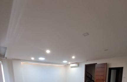 Cho thuê cả nhà 50m2 x 6 tầng, giá 28tr. Phù hợp làm văn phòng.