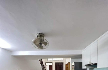 Gấp! Cần bán nhà Phạm Văn Đồng 61m2, 4 tầng chỉ 7.4 tỷ