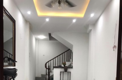 Bán nhà Đại Từ, Diện tích 35m2, 5 tầng, kinh doanh , ô tô đỗ cửa.