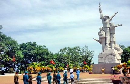 Nhà có mỗi đứa con gái nên tạo điều kiện cho cháu đi học nước ngoài !