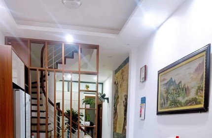 Nguyễn Trãi, Thanh Xuân, mới kính coong 50m2 x 4 tầng, mặt tiền 4 mét, giá nhỉnh 6 tỷ.