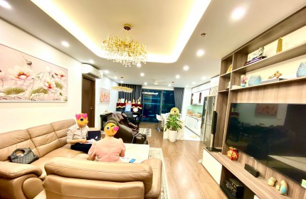 Bán căn hộ 83m2, 2 ngủ ở E4  Yên Hoà Park View.giá: 3,2 tỷ