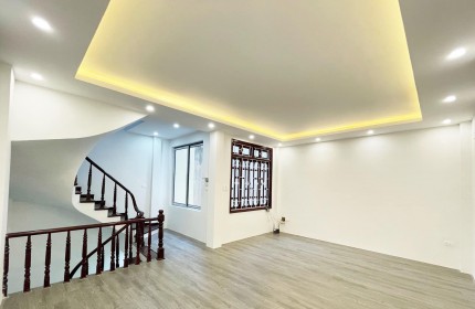 Siêu phẩm Nguyễn Chí Thanh Đống Đa 35m2 4mt