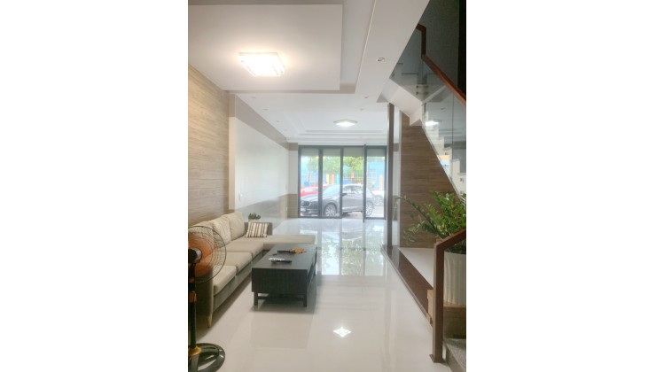 Nhà mới, 3 tầng, 89.4m2 Khu VIP của TPBR đường Nguyễn Hồng Lam