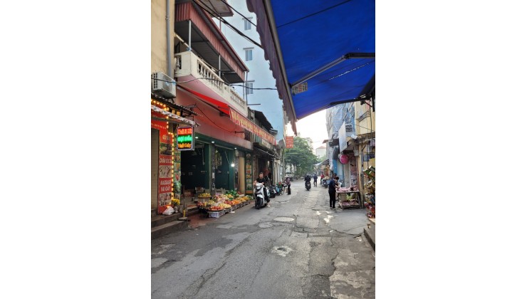 Siêu phẩm nhà mặt phố Nguyễn Phúc Lai 44m2 × 2tầng × mặt tiền 3.5 m.
Giá. 10.2 Tỷ có ra lộc.