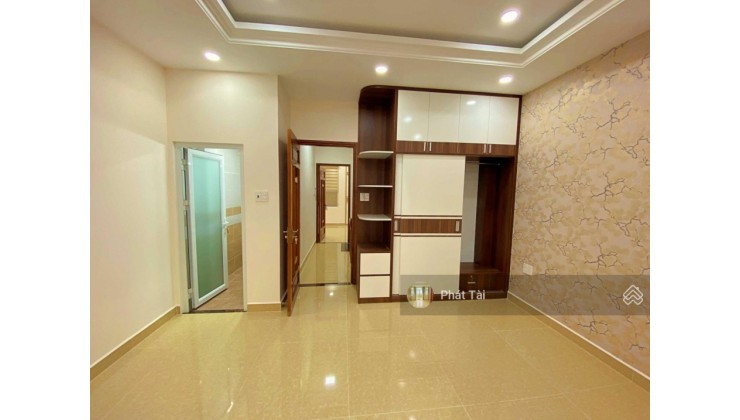 Bán nhà Nguyên Hồng,  ngõ ô tô, 20m ra phố chính, 50m2  giá 6,15 tỷ.