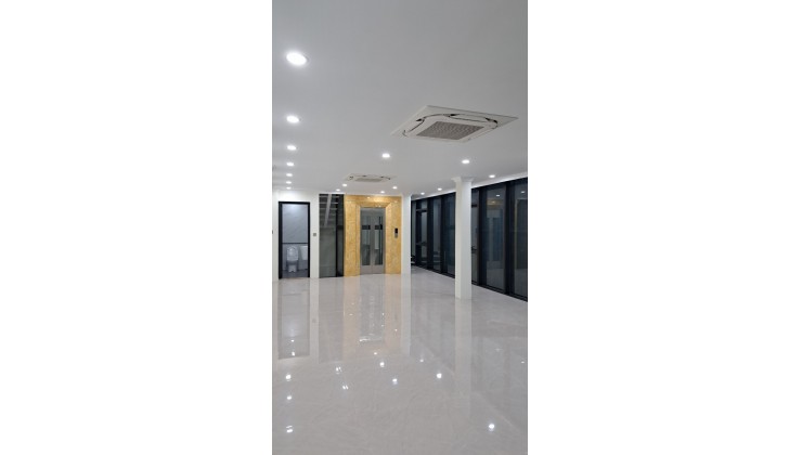 Cho thuê gấp văn phòng 2 mặt tiền, siêu mới, phố Vĩnh Phúc, dt 70m2 x 6 tầng, giá 60tr.
