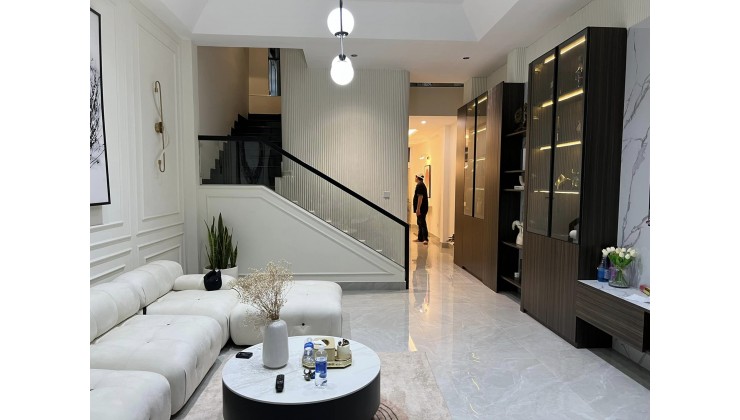 Bán nhà Phan Huy Ích-hẻm xe hơi -ngang 4.5m-nội thất cao cấp tặng toàn bộ - hệ thống smark home