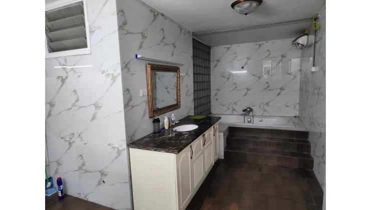 Bán Nhà Cầu Giấy  185m2  Liên Hệ 0398 218 398