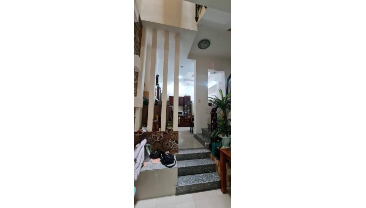 GIÁ RẺ, Mặt tiền kinh doanh, đường Nguyễn Tri Phương, quận 10, 35 m2, giá chỉ 7 tỷ