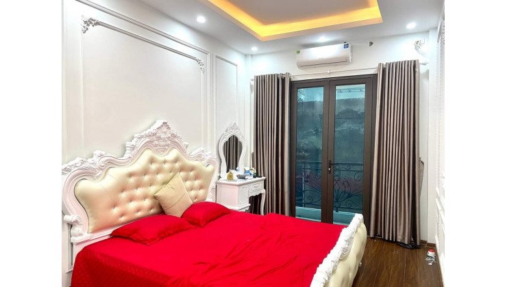 Nhà Nguyễn Chí Thanh, Đống Đa, ngõ rộng, ô tô đỗ cửa, 50m ra phố, full nội thất cao cấp, nở hậu, đẹp chất!