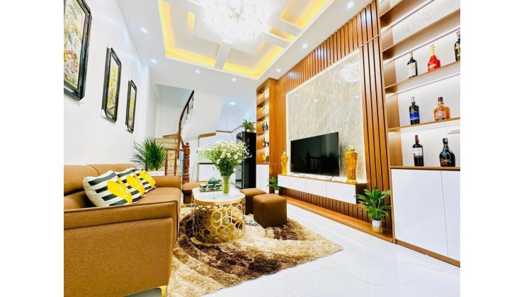 Nhỉnh 4 tỷ phân lô ĐH Ngoại Thương 38m2, gần ô tô, đẹp ở luôn, LH 0702269986