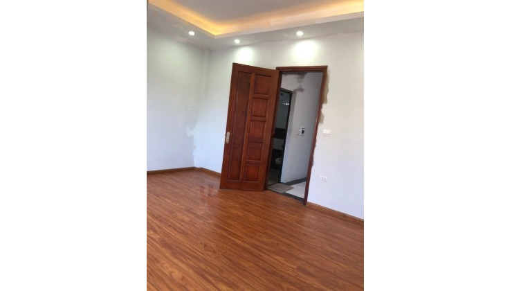 Bán nhà Trương Định, ô tô đỗ cửa, 50m2, 5T, 5,5 tỷ. Nhà mới ở sướng, làm văn phòng cũng tuyệt