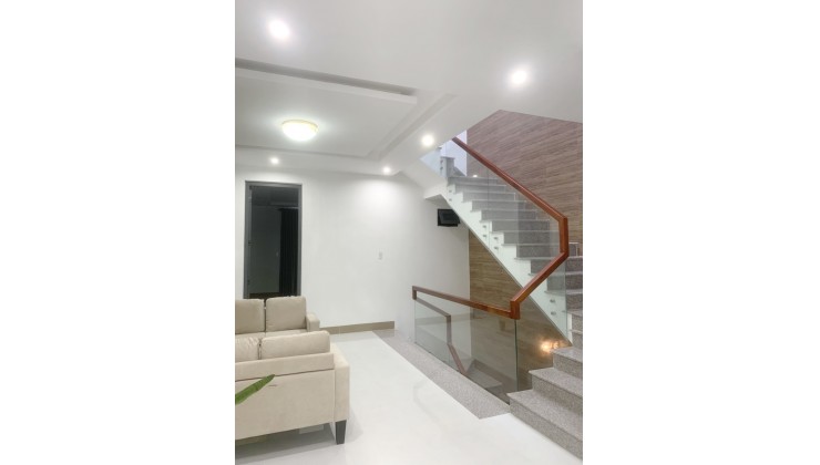 Nhà mới, 3 tầng, 89.4m2 Khu VIP của TPBR đường Nguyễn Hồng Lam