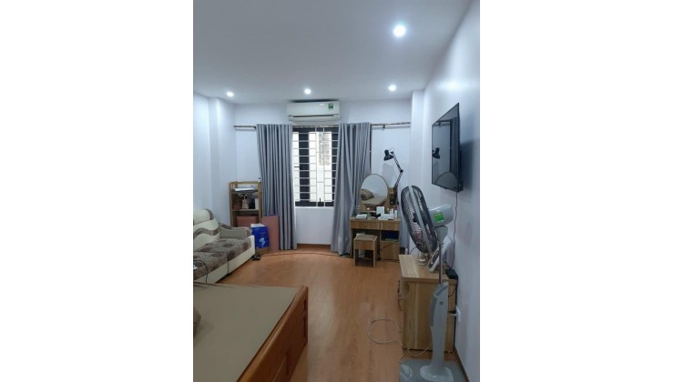 Bán nhà phố VIệt Hưng, ngõ rộng, nhà đẹp ở ngay 36m2, 5t nhỉnh 3 tỷ 0977576383