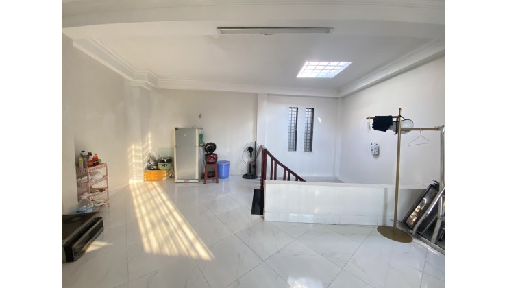 BÁN NHÀ BỜ SÔNG SÉT, TRƯƠNG ĐỊNH, 40M2, 5 TÀNG, KINH DOANH, 2 VỈA HÈ RỘNG, 0962195211