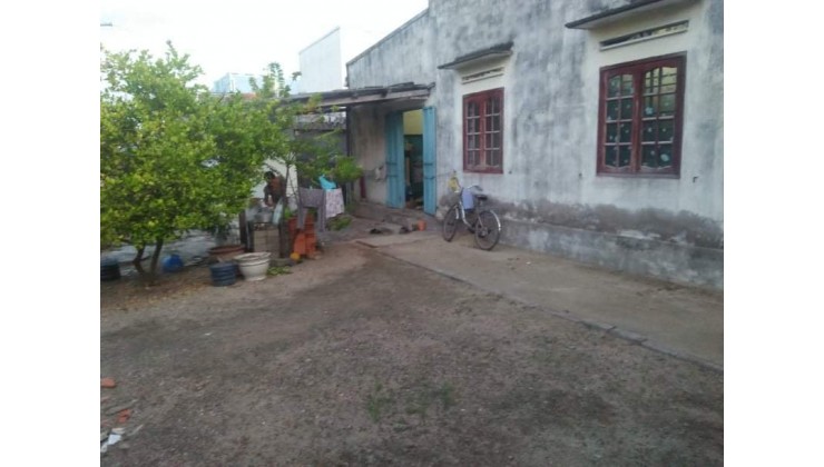 Cần bán đất(tặng kèm nhà) SỔ HỒNG RIÊNG, tại Khu phố 2 đường Trần Quý Cáp, thị trấn Liên Hương, Bình Thuận