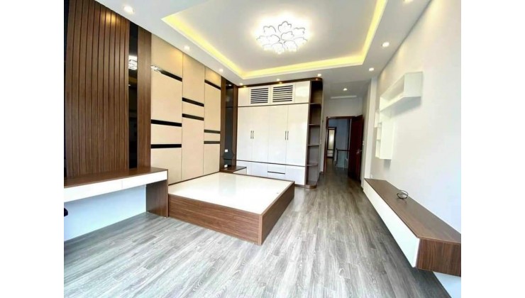 Siêu Phẩm, Nhà Ngọc Thụy, Long Biên 7T, 43m2 chỉ 6,95 tỷ (ngõ thông, ô tô vào nhà)