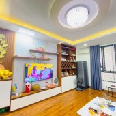 Bán nhà Đại Từ  40m x 6 tầng, mặt tiền 4.2m, giá  4.6 tỷ. LH em Lan 0975258510