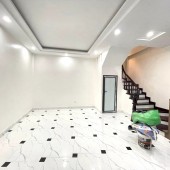 Bán nhà ngõ 1194 Đường Láng, Đống Đa. DT 43m2. MT 5.6m. Nhỉnh 4 tỷ