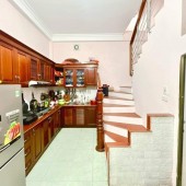 Bán nhà dân xây  Dịch Vọng, Cầu Giấy, 42m giá 5.5 tỷ, nhà đẹp, an sinh đỉnh