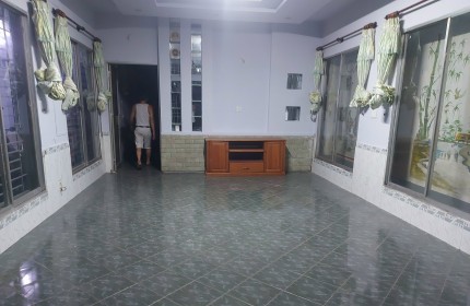 CHO THUÊ NHÀ CẤP 4 RỘNG 270M2 NGAY CAO ĐẲNG CÔNG THƯƠNG