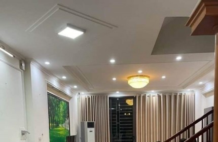 Bán nhà Hào Nam 40m2 giá 4 tỷ, cạnh HV Âm Nhạc, để lại nội thất