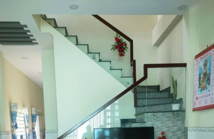 Nhà bán 1 trệt 1 lầu đường Lò Gốm Quận 6, 54m2 dọn vào ở ngay