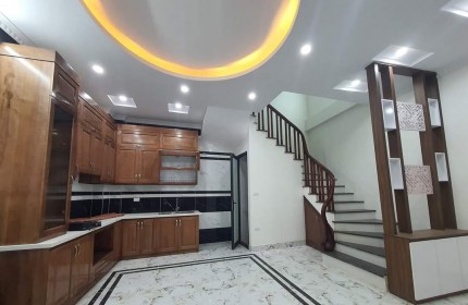 Cần bán nhà Thịnh Quang, Đống Đa diện tích 38m2 giá 4.35 tỷ có thỏa thuận