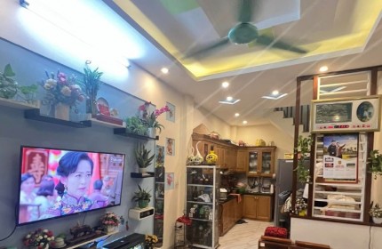 Nhỉnh 5 tỷ phân lô Hào Nam 45m2, lô góc,1 nhà ra phố, LH 0702269986