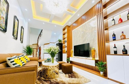 Nhỉnh 4 tỷ phân lô ĐH Ngoại Thương 38m2, gần ô tô, đẹp ở luôn, LH 0702269986