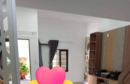 Chỉ 2 tỷ bán ngay nhà Núi Thành 40m2