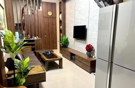 Bán nhà ngõ 128 Tân Mai, gần chợ, an sinh đỉnh, 39m2, 4.1 tỷ