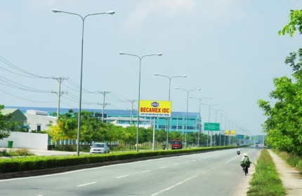 NỢ CẮM ĐẦU BÁN GẤP LÔ ĐẤT 1000M2 SÁT NHÀ, NGAY TRƯỜNG TỂU HỌC, SHR, MT XE TẢI, GIÁ 125TR