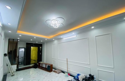 NHỈNH 8 TỶ- KHƯƠNG TRUNG-MỚI KINH COONG-THANG MÁY Ô TÔ ĐỖ CỬA 45M2 x6 TẦNG