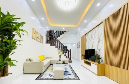 Gíá  rẻ, chỉ 4.9 tỷ sở hữu ngay nhà Lạc Long Quân Cầu Giấy 48m2XMT5m