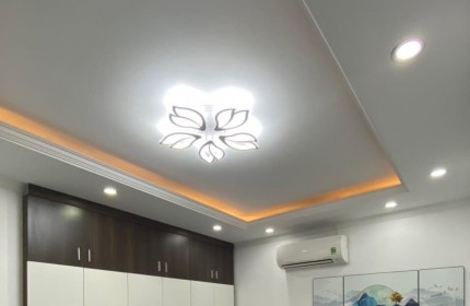 Bán nhà phố Vũ Đức Thận, ngõ ô tô đỗ, mặt tiền rộng, diện tích 40 m2, giá chỉ 3.7 tỷ