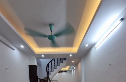 Cần Bán Gấp Nhà NGõ 32 Đỗ Đức Dục Nam Từ Liêm dt:40m2 x4T Giá chỉ 4,7 Tỷ