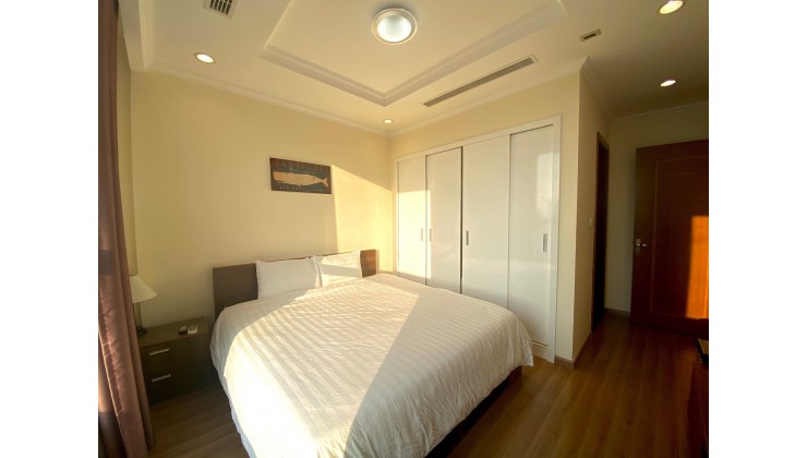 Cho thuê căn hộ chung cư cao cấp 2 ngủ 1 khách VINHOMES Nguyễn Chí Thanh. Chỉ 1100$