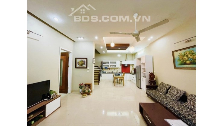 Bán nhà Nguyễn Chí Thanh 45m2 giá 5,1 tỷ, 1 nhà ra phố, cạnh Vincom