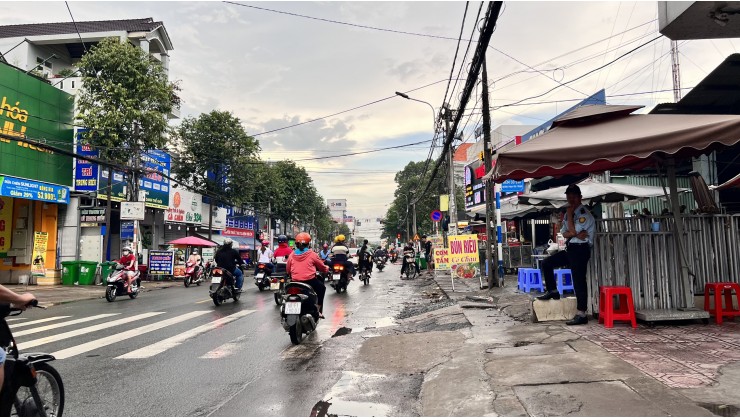 cho thuê nhà nguyên căn mặt tiền ngang 12m thông suốt. đường phạm văn thuận