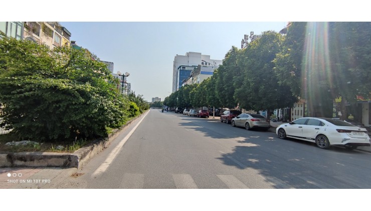 MẶT PHỐ HỒNG TIẾN, LÔ GÓC 2 MẶT PHỐ, VỈA HÈ THÊNH THANG, KINH DOANH VÔ ĐỊCH.