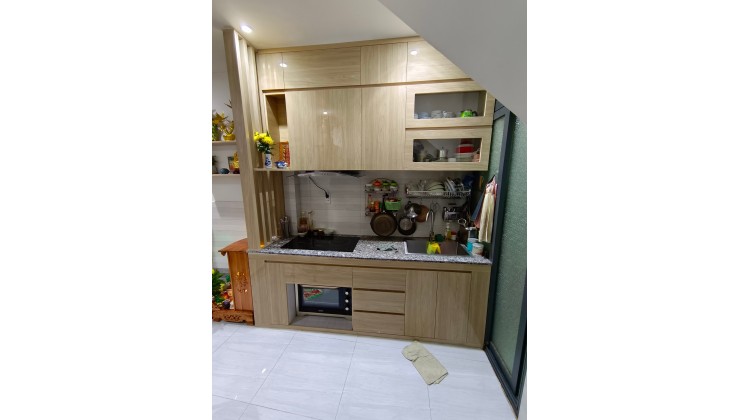 Bán gấp nhà CMT8, Q10, 3 lầu, ST, giá 5.25 tỷ, giảm 750tr: